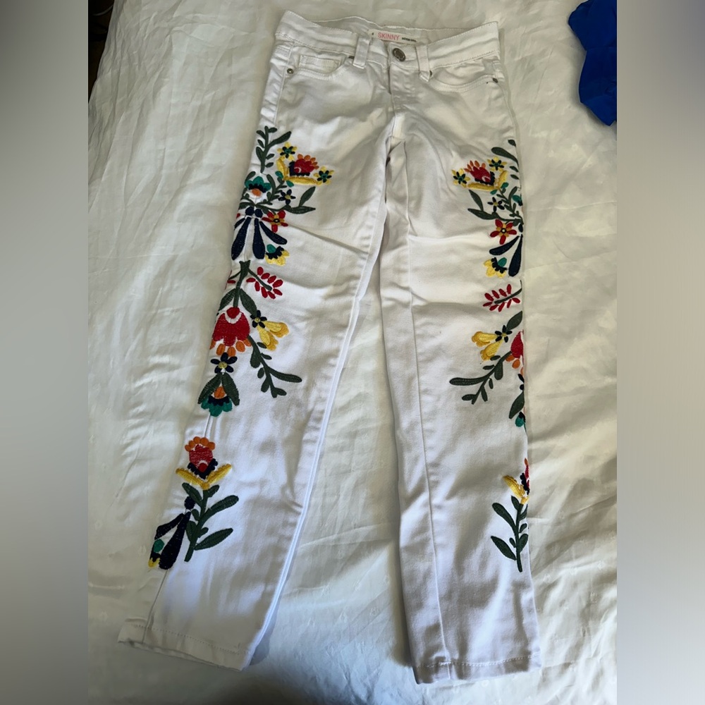 Brand skinny. Normal jeans color white